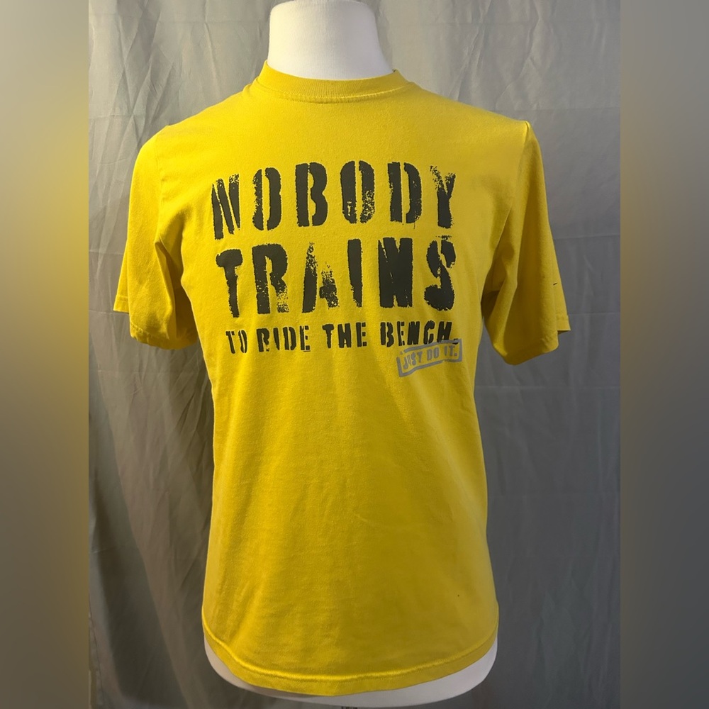 Nike Nobody Trains To Make Excuses Yellow T Shirt Size M Standard Fit